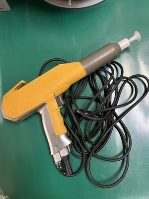 Metalen substraat poeder coating elektrostatische pistool met automatische spray en wetenschappelijke stand