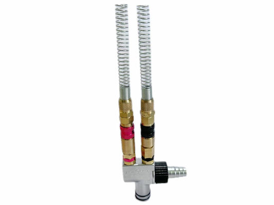 Stalen poedercoatingsmachine met kartonnen doos verpakking  coating apparatuur op zijn best